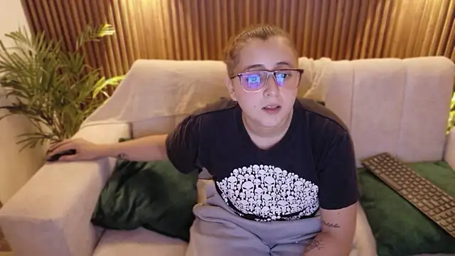 dirty_feelena's cam snapshot