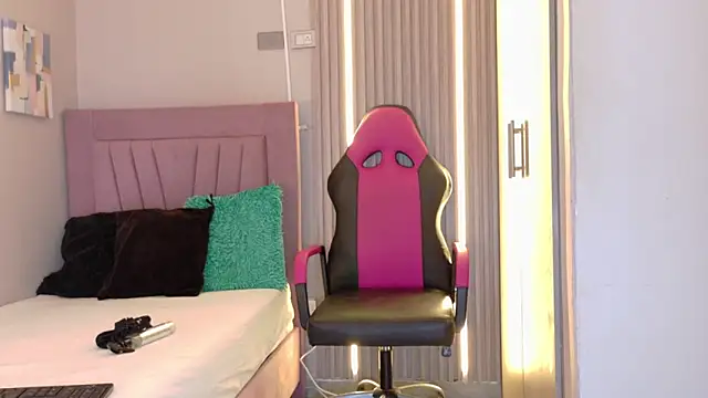 meli_peach1's cam snapshot