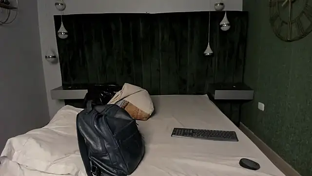 OliIverr22 live sex cam