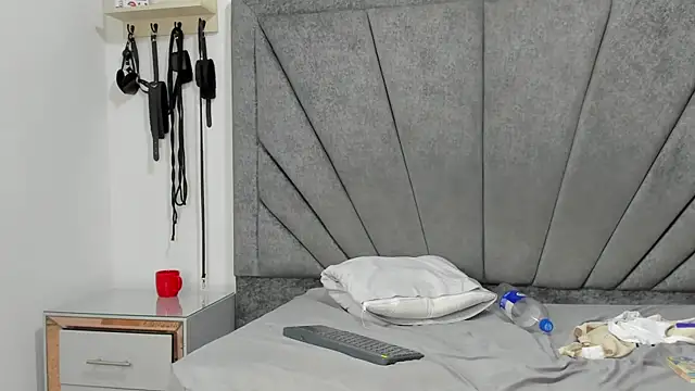 DaphnerANDrogerrr's cam snapshot