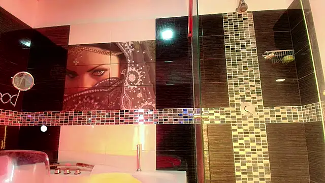 SexyJuliii21's cam snapshot