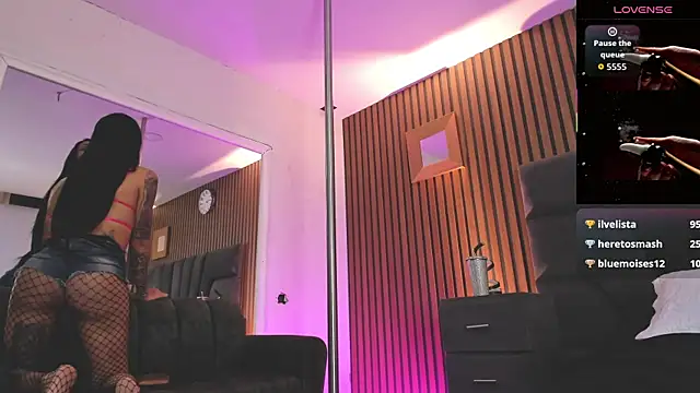 MeganFoxxi_'s cam snapshot