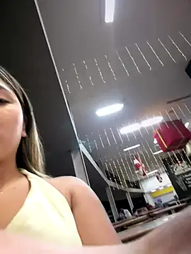 lunablossom_'s cam snapshot