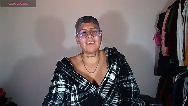 Yessi_rousse's cam snapshot