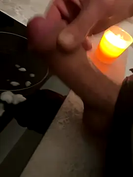 BigYoungDick33 live sex cam