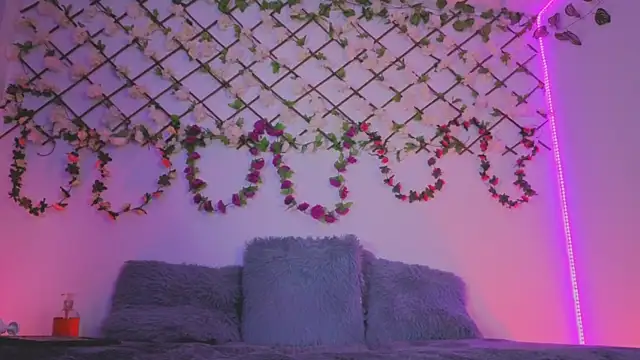 Lolarosesxs's cam snapshot