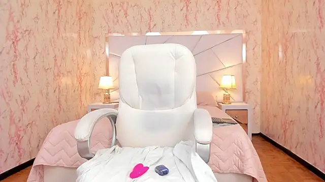 Emily_Whinfre's cam snapshot