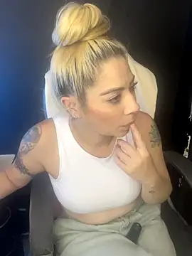 viktoria_davis_'s cam snapshot