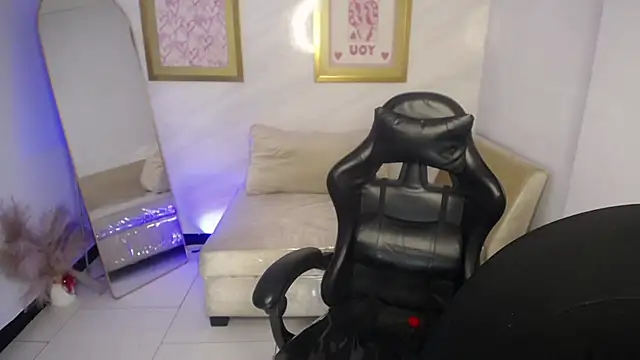 Mialover_v's cam snapshot