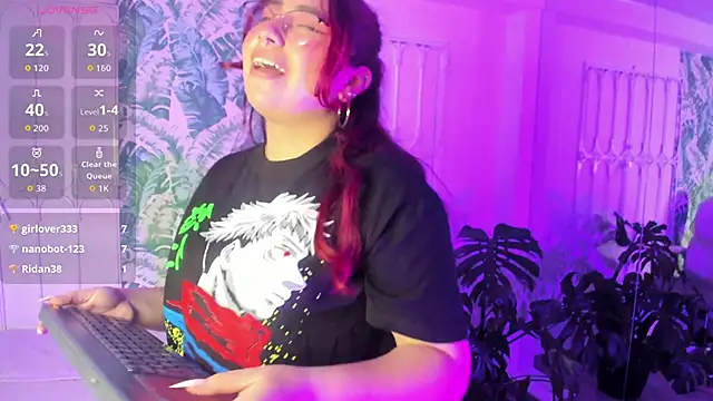 littlee_red's cam snapshot