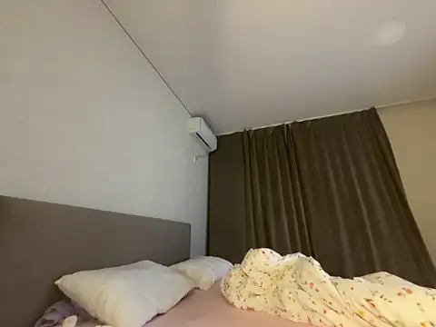 GoldenSexySky's cam snapshot