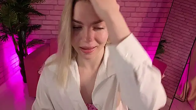 Margo_Robbbie's cam snapshot