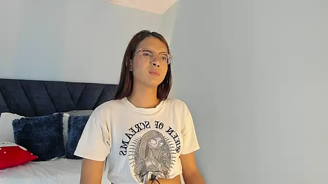 sara_saenz99 live sex cam