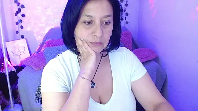 camilalatti's cam snapshot