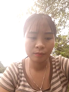 Squirrel-Pear live sex cam