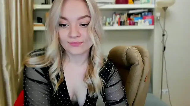 Kara_Smith_'s cam snapshot