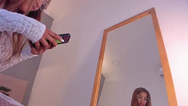 selena_monroy's cam snapshot