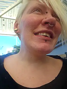 PinkTheHawk's cam snapshot