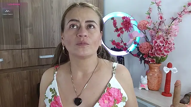 magenta_maturr live sex cam