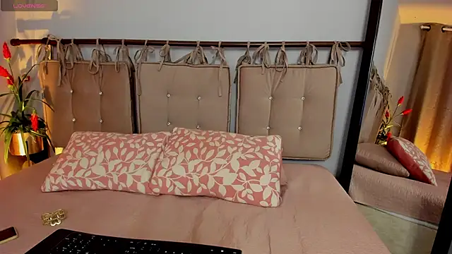 sunny_maya_'s cam snapshot