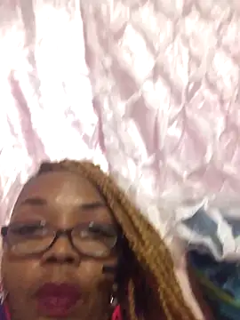 Ladyzee25's cam snapshot