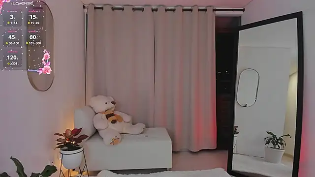 roxie_gates_'s cam snapshot