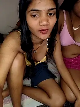 Unique_MomandDaughterrs's cam snapshot