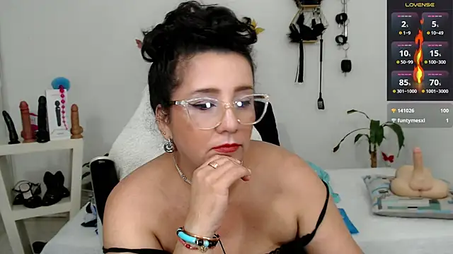 mom_hot__'s cam snapshot