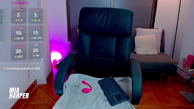 Mia_HarperX_'s cam snapshot