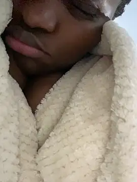 Blackpinkylips2025's cam snapshot