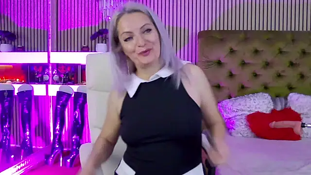 LadyTouch's cam snapshot