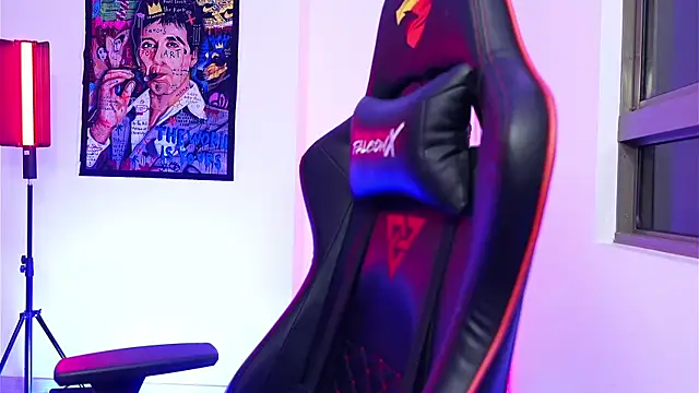 logan_hugh8's cam snapshot