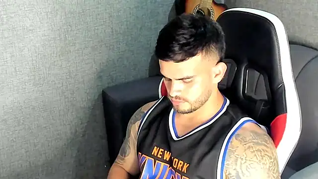 Ricardogo19 live sex cam