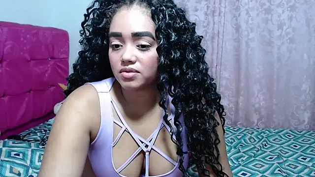 kiara_milf_'s cam snapshot