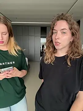 Nura_n_Sarah live sex cam