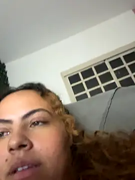 Chloe_Leaozinho's cam snapshot