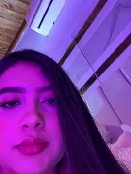 Emiily_Moore1's cam snapshot