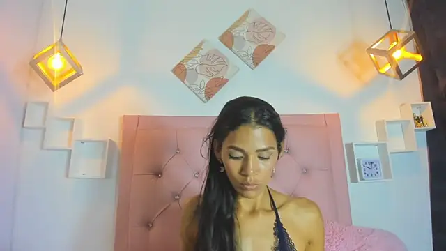 Mia_Suarezzz's cam snapshot