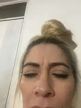 viktoria_davis_'s cam snapshot