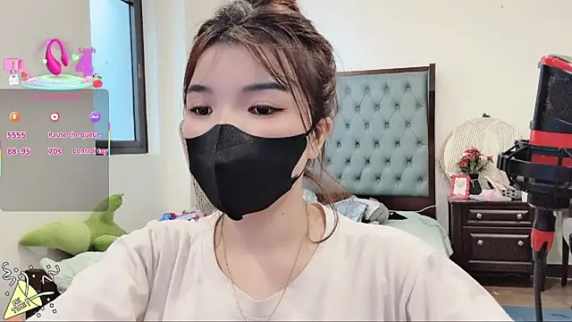 Caryln-Bun live sex cam