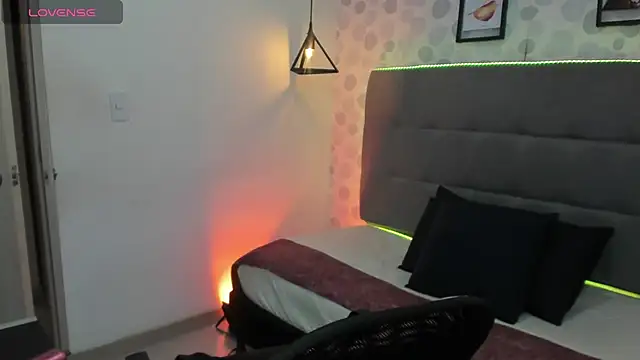 emahills__axelrose's cam snapshot