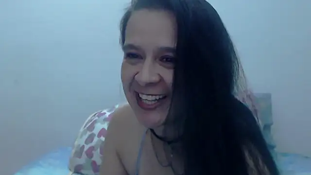 Aileendarkhot's cam snapshot