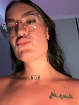 savana_heart's cam snapshot