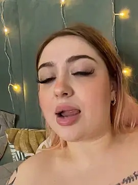 KellyMoors's cam snapshot