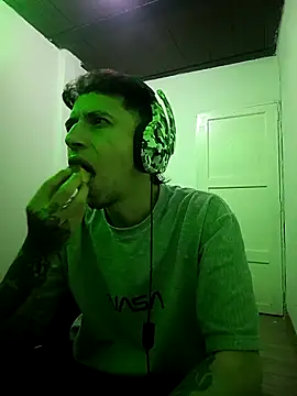 Aron_Jones_'s cam snapshot