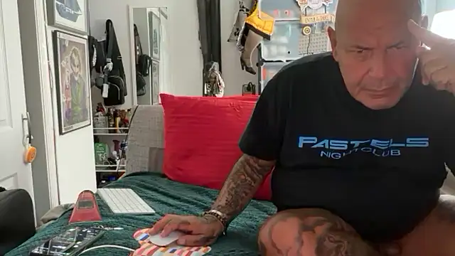 lovetatts64's cam snapshot