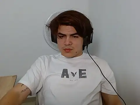 noah_voss's cam snapshot