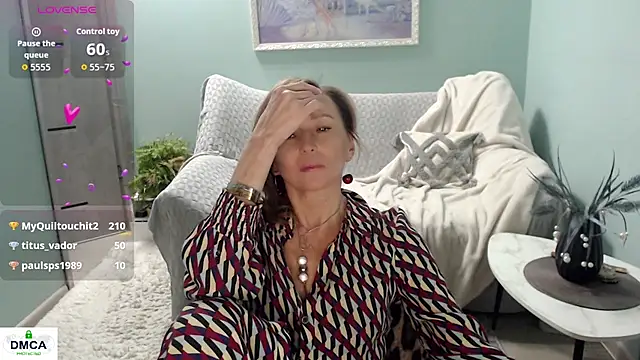 HornyMilf_777's cam snapshot