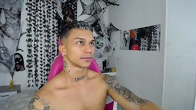 Leonard_Price live sex cam