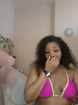 ItsLeyaa live sex cam